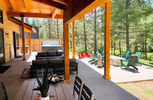 Ronald House | Luxury, Private Suncadia NEW Build, 4 KING SUITES, Bunk Room, Hot tub, Game Room
