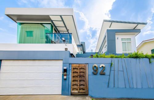 Phlabphla Villa | Luxury Pure Modern Pool Villa 5Bed KTV Gym Nr BTS&Central