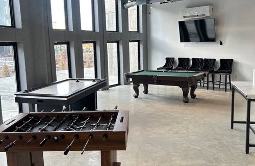 Elizabeth Apartment | Luxury Queen Studio- Minutes To NYC, EWR & MetLife