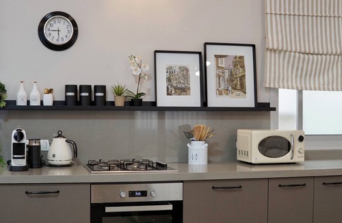 Tel Aviv Apartment | Luxury quiet studio in the heart of Dizengoff & large private backyard
