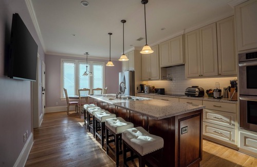 Southwest Raleigh House | Luxury Raleigh Group Stay | Theater, Golf & Elevator