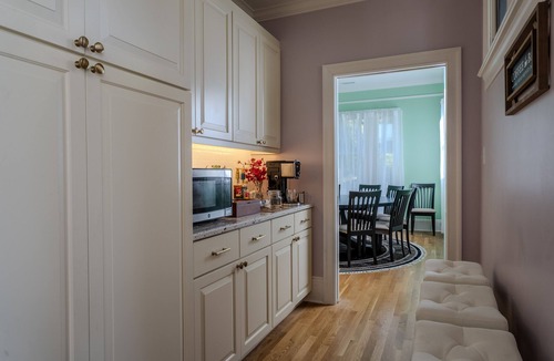 Southwest Raleigh House | Luxury Raleigh Group Stay | Theater, Golf & Elevator