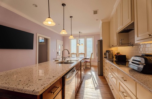 Southwest Raleigh House | Luxury Raleigh Group Stay | Theater, Golf & Elevator
