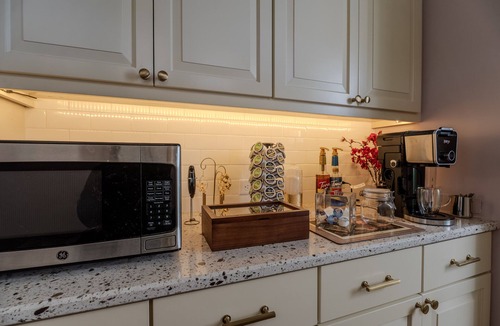 Southwest Raleigh House | Luxury Raleigh Group Stay | Theater, Golf & Elevator
