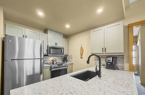 Copper Mountain Village Condo | Luxury Remodeled Condo Short Walk to Lifts Incredible View 3 Hot tubs! PP403