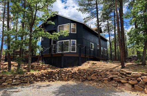 Show Low Cabin | Luxury Remote Cabin on the national forest, HUGE Game room, Hot Tub & more