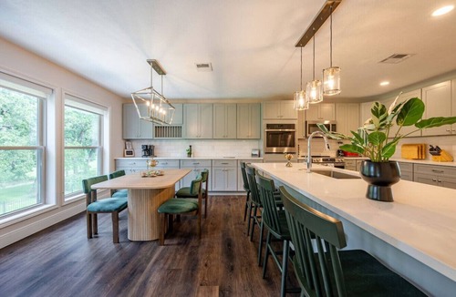Conroe House | Luxury Resort Home Heated Pool & Billiard - Conroe