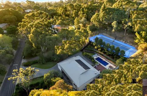Bellevue Heights House | Luxury Resort Studio Apartment Retreat with Pool, Tennis & Alfresco