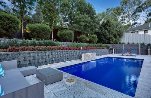 Bellevue Heights House | Luxury Resort Studio Apartment Retreat with Pool, Tennis & Alfresco