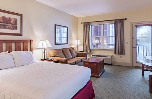 Hunter Condo | Luxury Retreat on Hunter Mountain w/ Hot Tub, Sauna, Pool, Zipline, Hike