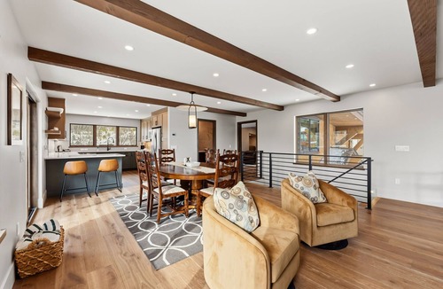 Wildernest House | Luxury Retreat - Panoramic Mountain & Lake Views, Hot Tub & Gazebo