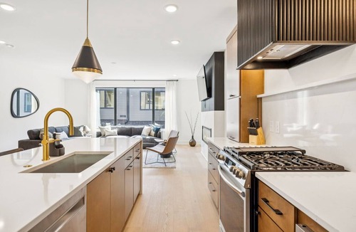 Hurwood Heights Apartment | Luxury retreat with exclusive rooftop hot tub