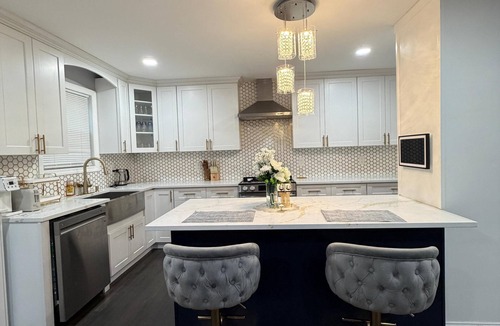 North Lindenhurst House | Luxury Retreat with Pool, Jacuzzi, Game Room & Backyard Oasis