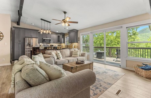 Whiteside House | Luxury River Cabin: Hot Tub, Decks, Amazing Views