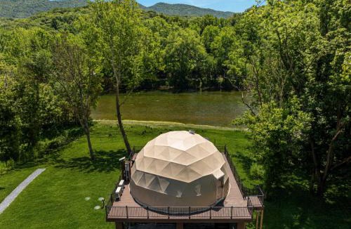 Shenandoah House | Luxury River Dome - Hot Tub, Sauna, Riverfront, Wifi