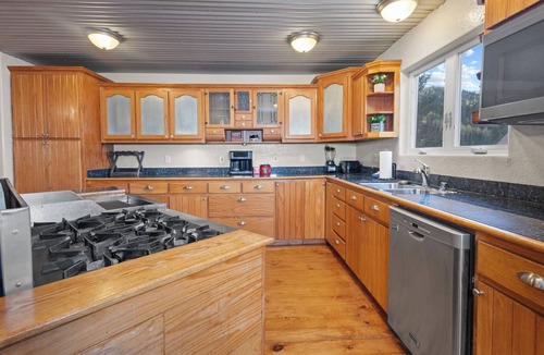 Red River House | "Luxury Riverfront Cabin "Moe's Riverside Lodge" Pool Table-AC-On the River-Pet Friendly