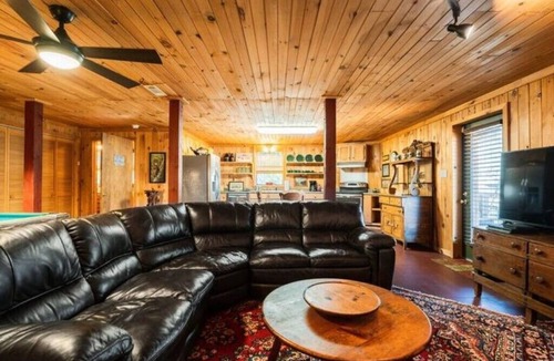 Lone Rock Cabin | Luxury Riverfront Lodge Fishing, Hot Tub & White River Access and Ozark Views”