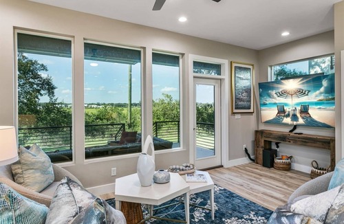 Downtown Historic District House | Luxury riverfront for large groups Walk to Historic Downtown & restaurants