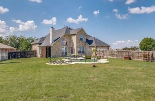 Elmo House | Luxury Rockwall Retreat Near Lake Ray Hubbard Sleeps 6+ Fast WiFi Book Now