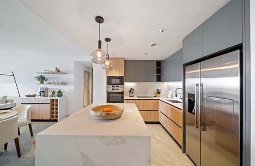 Brighton Apartment | Luxury Romantic Beachfront Condo - Allure 102