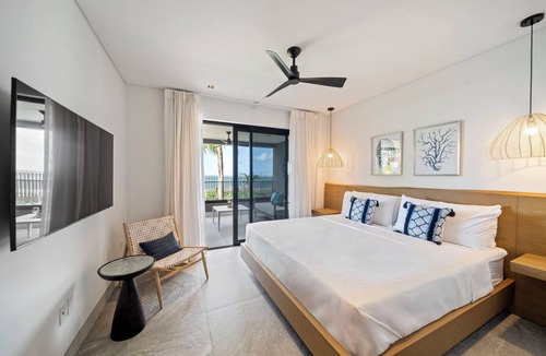Brighton Apartment | Luxury Romantic Beachfront Condo - Allure 102