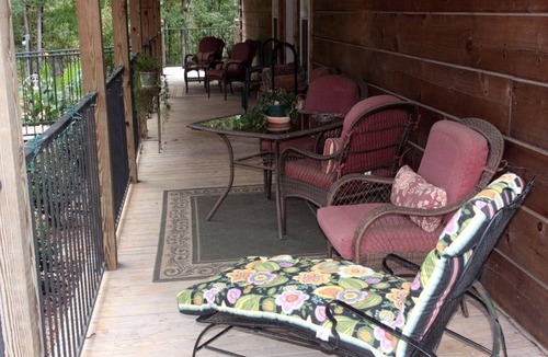 Compton Cabin | Luxury Romantic Bed and Breakfast Retreat in Northern Arkansas