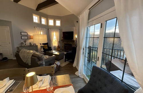 Vernon Condo | Luxury Romantic Gateway