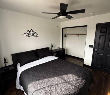 Windmill Ranch House | Luxury Room - Queen Bed, Pool & Putting Green