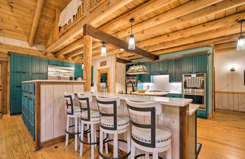Sapphire Cabin | Luxury Sapphire Getaway w/ Deck + Game Room!