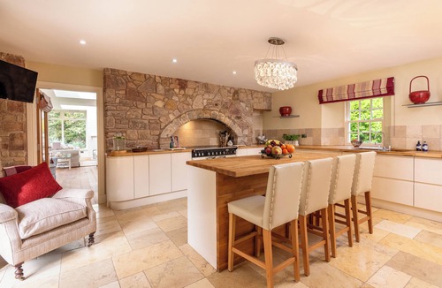 Dalkeith House | Luxury Scottish 5 Bedroom Home near Edinburgh with Hot Tub & Sauna