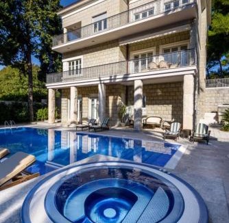 Split Villa | Luxury seafront Villa Castello Split near Old Town with private pool