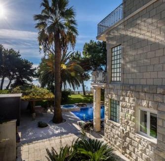 Split Villa | Luxury seafront Villa Castello Split near Old Town with private pool