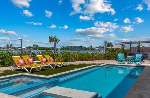 Marathon House | Luxury Seaside Escape ~ Heated Pool w Jacuzzi ~ Elevator ~ Dock ~ Scenic Views