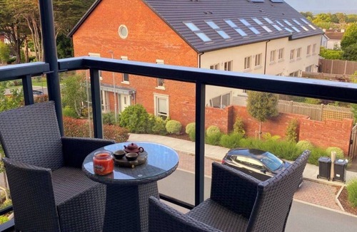 Sutton Cross Apartment | Luxury Seaview 2BR Apartment in South Dublin, 15 min walk to the sea