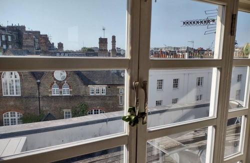 Brompton & Hans Town House | Luxury semi detached house in Knightsbridge with 3bds and A/C close to Harrods