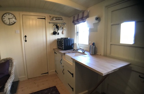 Coldingham Cabin | Luxury Shepherd's Hut (The Hawthorn) at Templehall