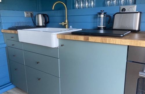Dragey-Ronthon Cabin | Luxury shepherd's hut near the beach
