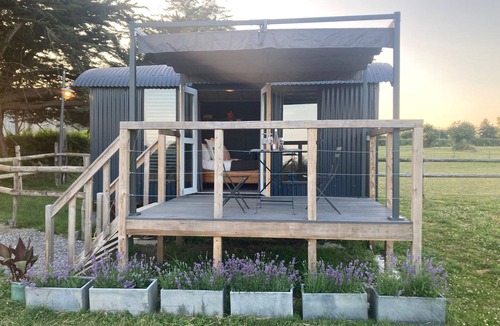 Dragey-Ronthon Cabin | Luxury shepherd's hut near the beach