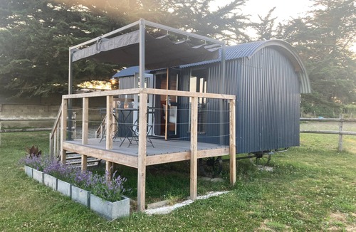 Dragey-Ronthon Cabin | Luxury shepherd's hut near the beach