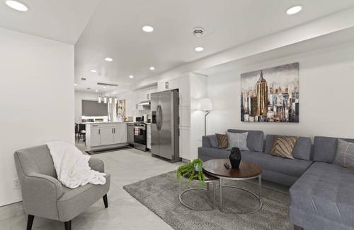 Leamington Condo | Luxury Side by Side Lakeview Condos