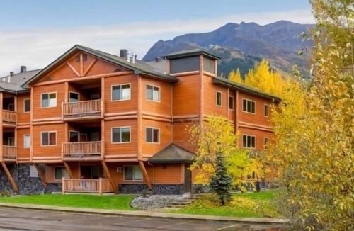 Alyeska Condo | Luxury Ski and Mountain Retreat! Hot Tub!
