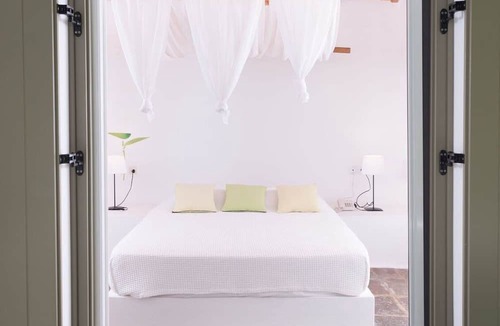 Kanapitsa Villa | Luxury Skiathos Villa | 1 Bedroom Holiday Suite | Vromolimnos