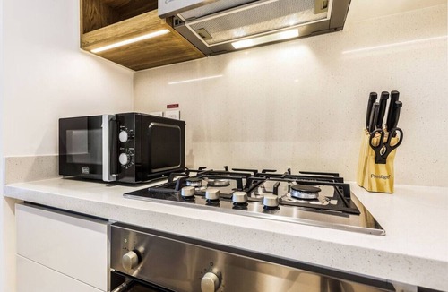 Za'abeel 2 Apartment | Luxury Skyline View 1BR | Pool, Gym, Parking, Concierge & Near Metro