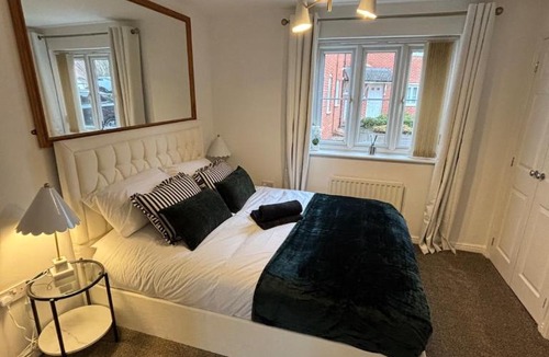 Solihull Apartment | Luxury Solihull 2-BR Apartment near BP Pulse Arena, NEC, Bham Airport, Resorts World, JLR, HS2, Solihull Centre & Hospital