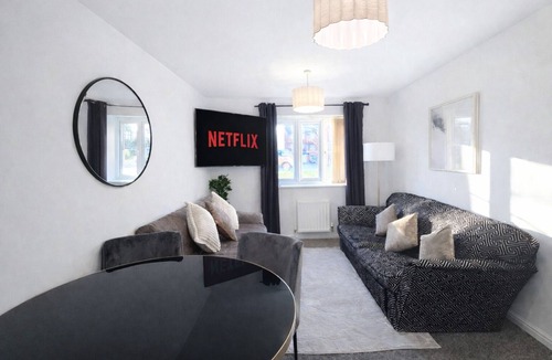 Solihull Apartment | Luxury Solihull 2-BR Apartment near BHX, NEC, Resorts World, BP Pulse & JLR