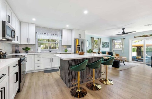 Dania Beach House | Luxury Spa/Golf Villa with Pool Table!