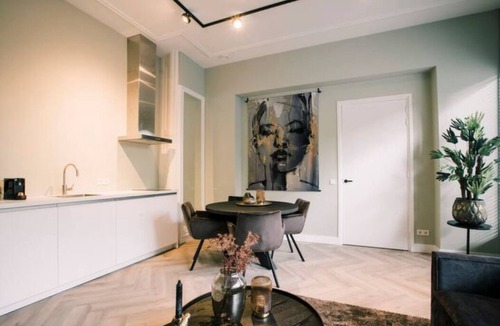 Centrum Apartment | Luxury space with fast WiFi, 40m² herringbone floors, and ensuite rain shower for 4.