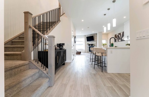 Forest Lawn House | Luxury Spacious 3BR Home Near Downtown With King Bed | Fast Wifi | Free Parking