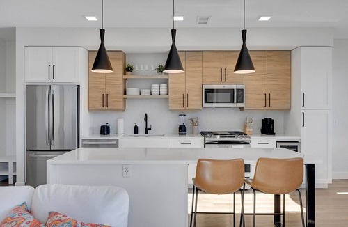 City Park West Apartment | Luxury Spacious Apt, Gym, Spa, Garage & DT Views