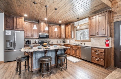Island Park House | Luxury Spacious Lodge w/Dock, Hot Tub Firepit, 25 Mi to Yellowstone - Henry's Lake Hideaway